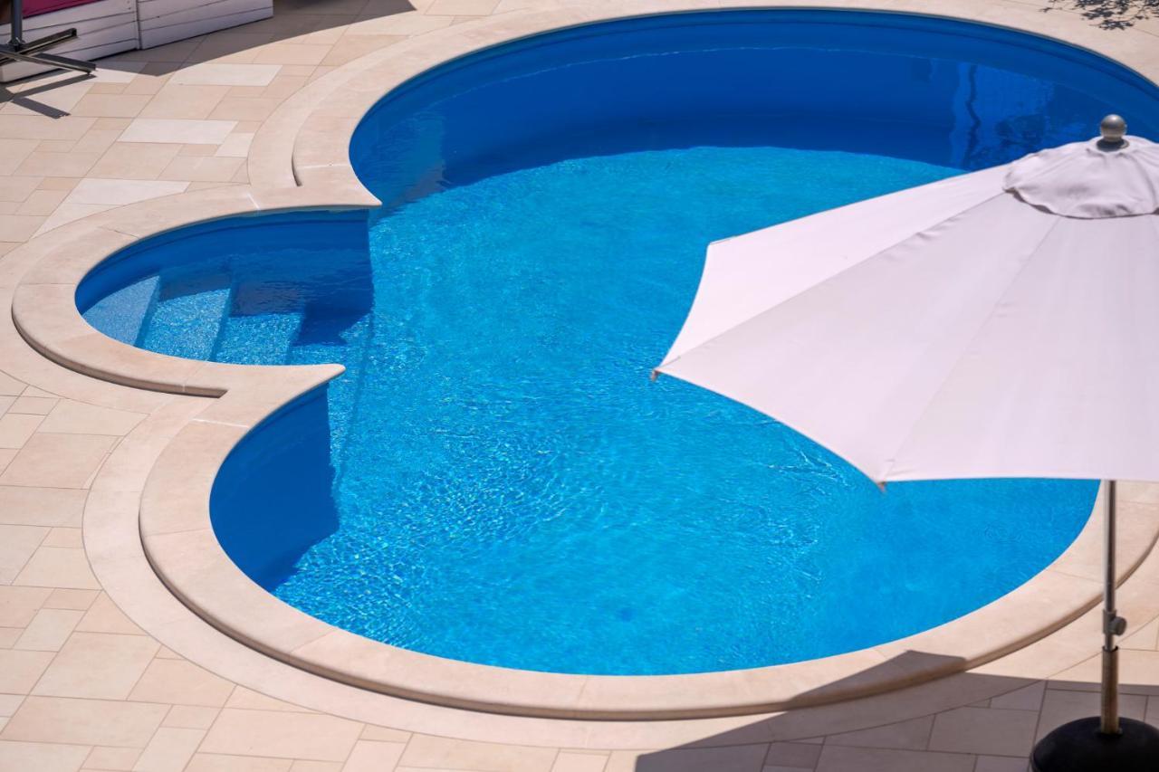 Hektorovic Poolside Apartments Bol Esterno foto