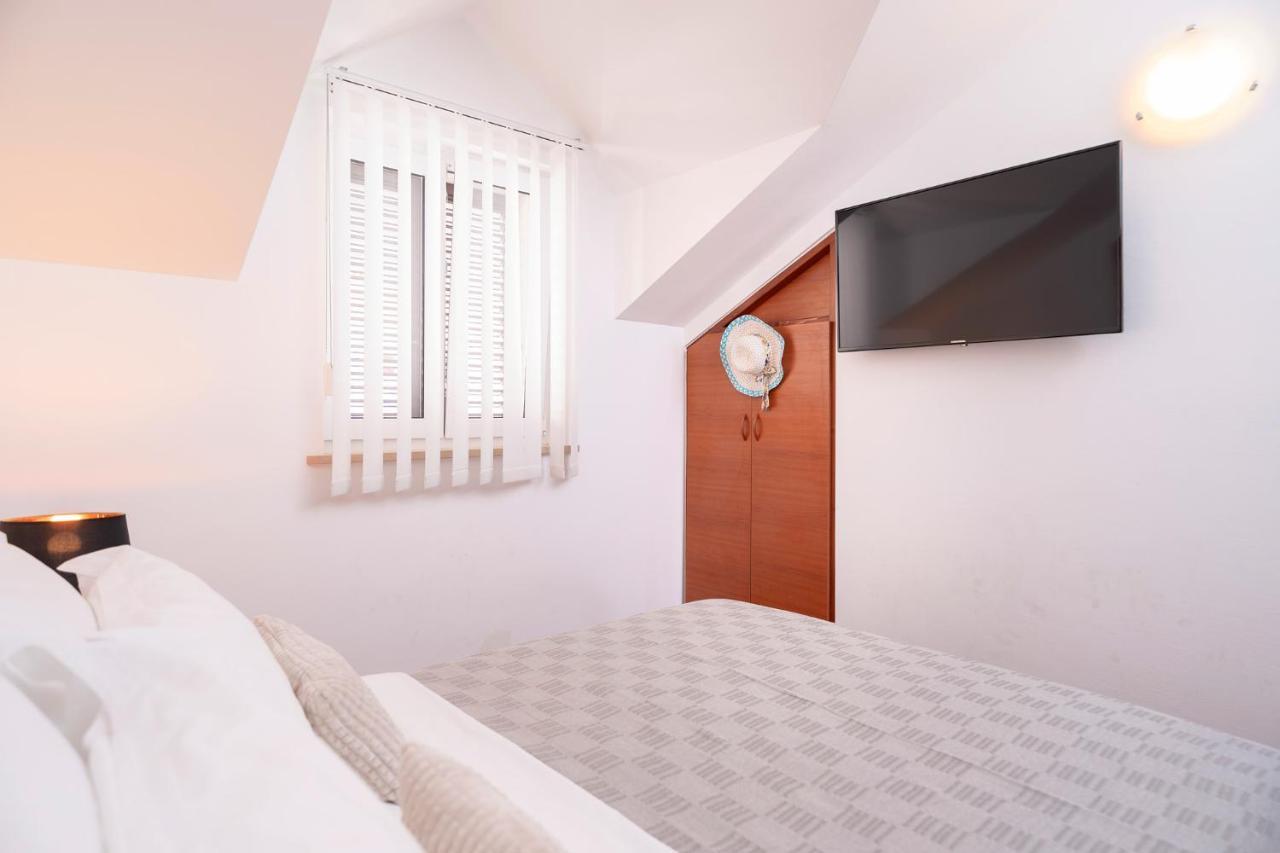Hektorovic Poolside Apartments Bol Esterno foto